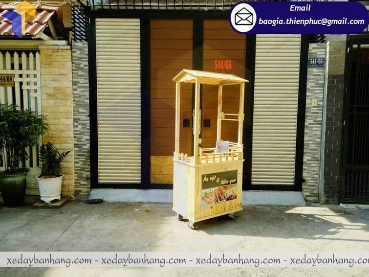 đặt làm xe gỗ bán xiên que ăn vặt