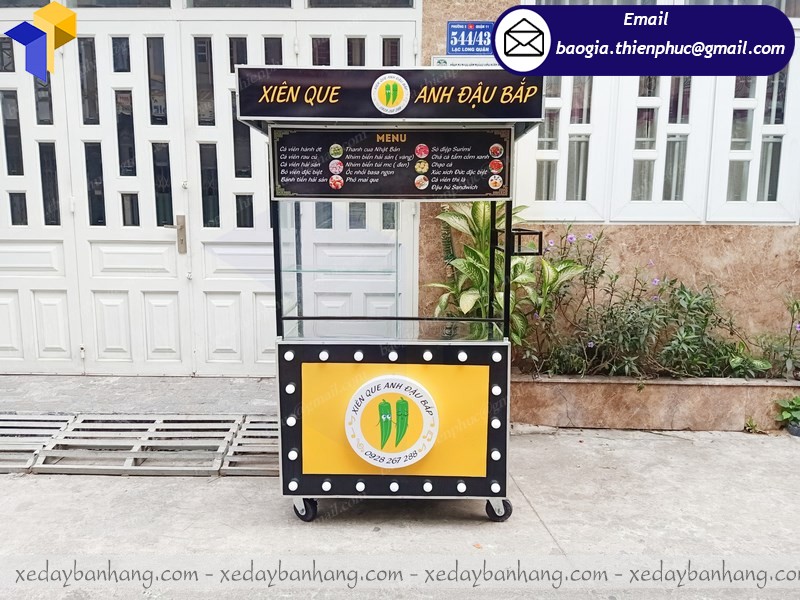 xe bán xiên que đậu bắp