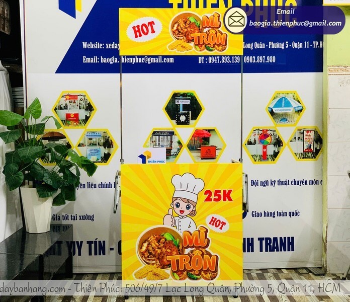 xe mì trộn lưu động