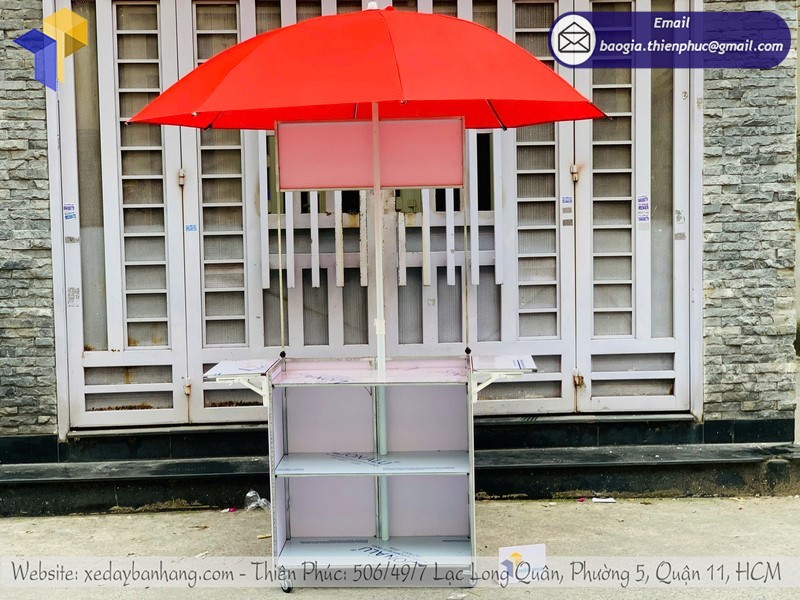 xe bán bánh mì vỉa hè