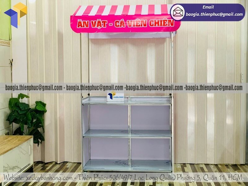 xe bán cá viên chiên vỉa hè