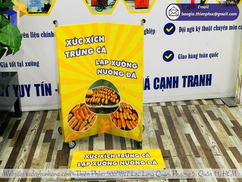 xe bán lạp xưởng